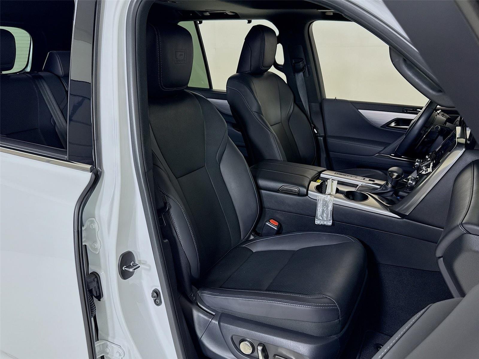 2023 Lexus LX 600 F SPORT photo 28