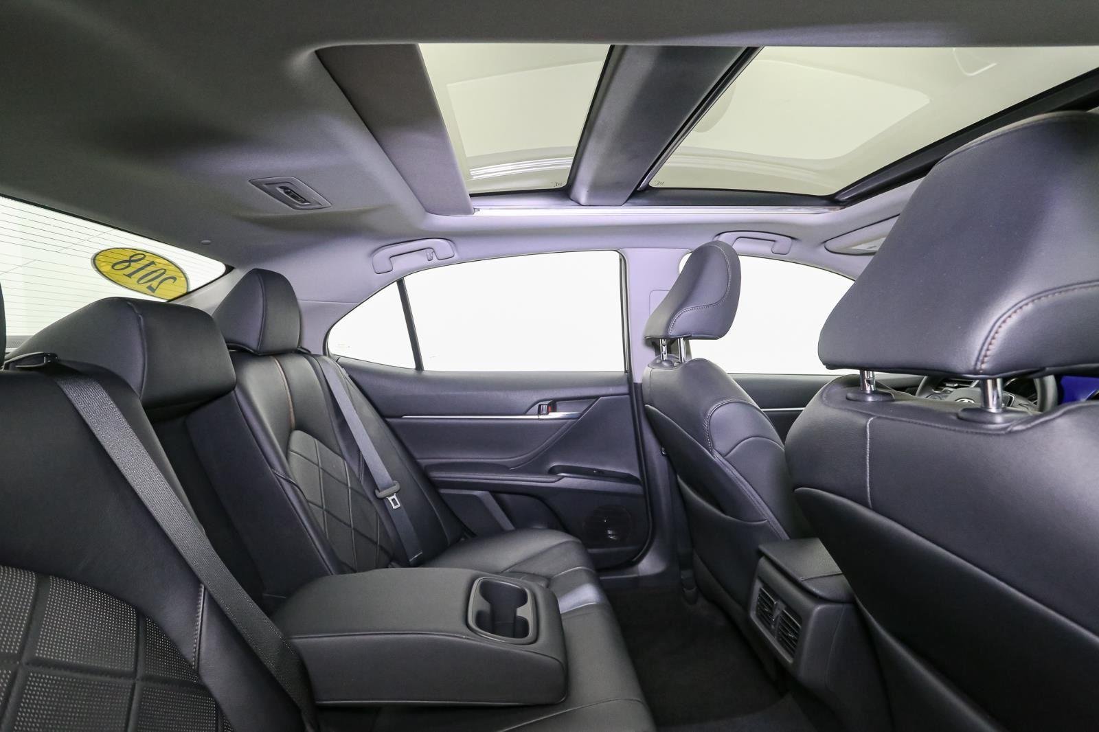2018 Toyota Camry XLE photo 18