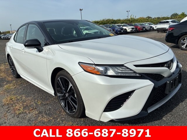 2019 Toyota Camry XSE photo 3