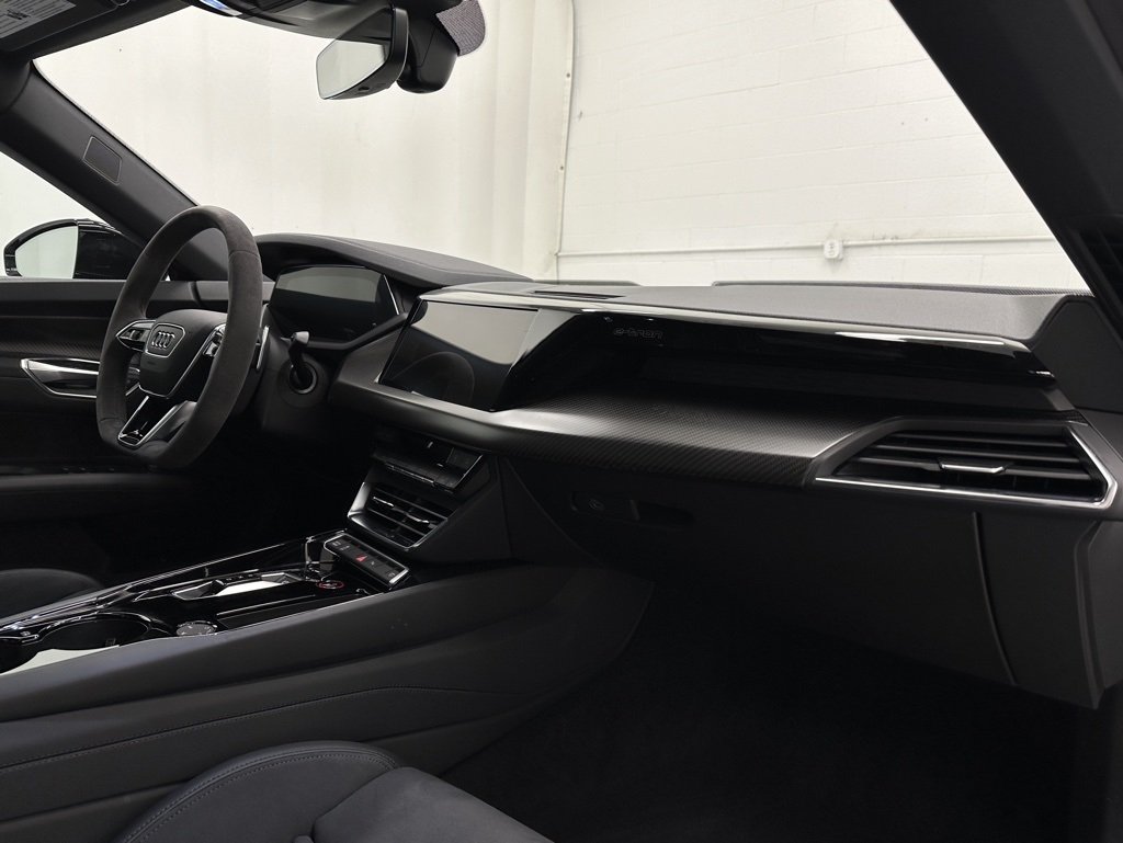 2022 Audi e-tron GT Premium Plus photo 17