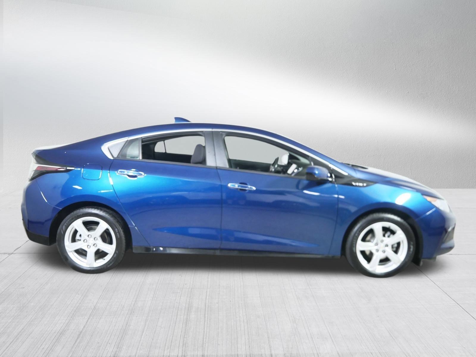 2019 Chevrolet Volt LT photo 8