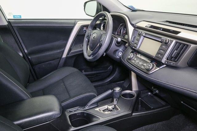 2014 Toyota RAV4 XLE photo 12