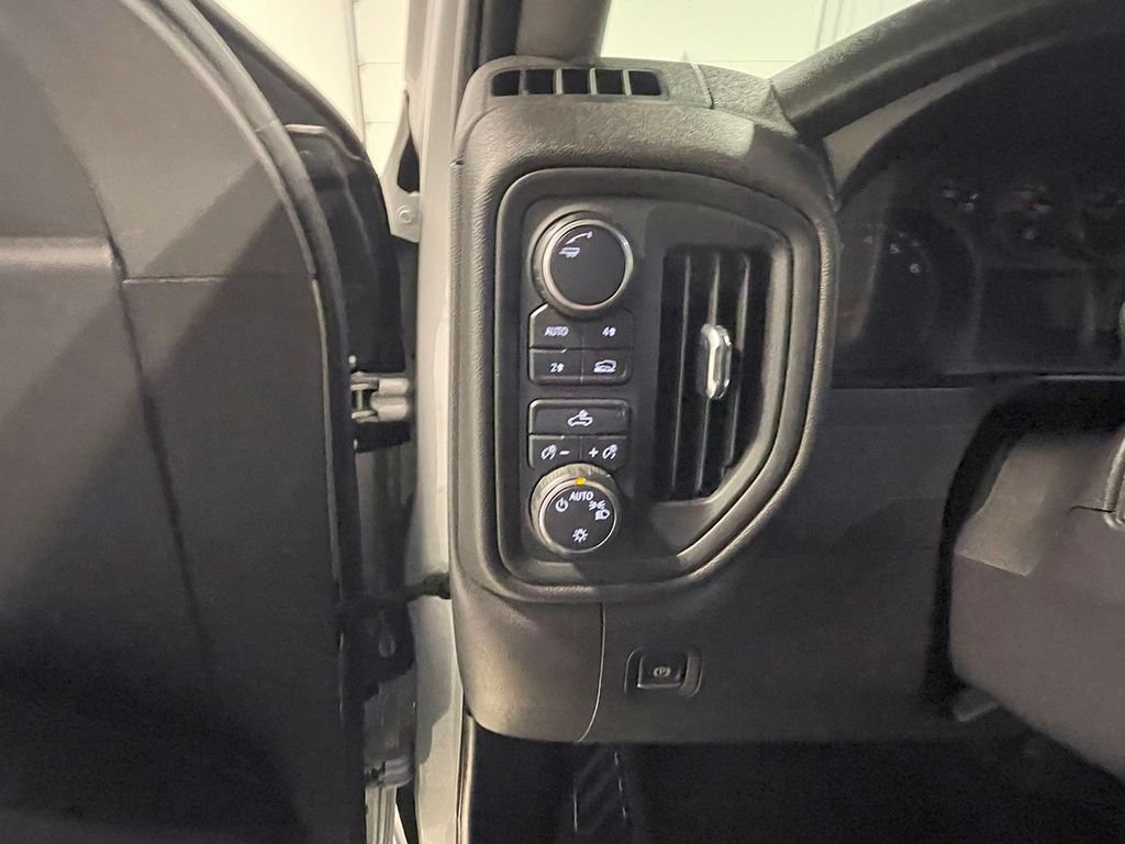 2021 Chevrolet Silverado 1500 Custom photo 17