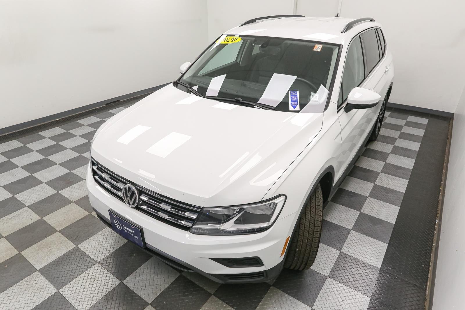 2020 Volkswagen Tiguan SE photo 2