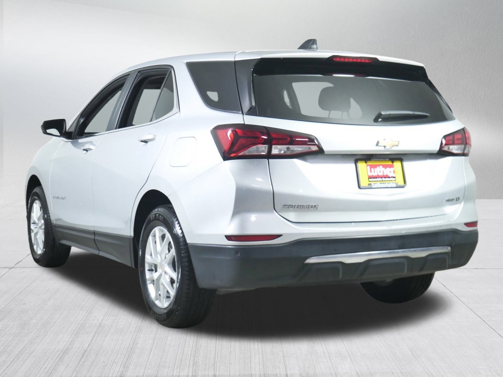 2022 Chevrolet Equinox LT photo 3