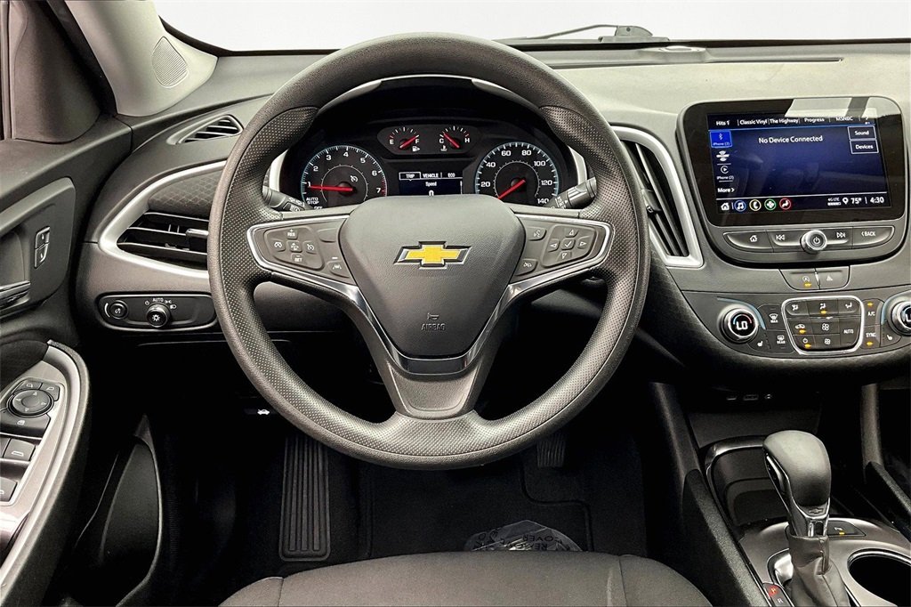 2024 Chevrolet Malibu 1LT photo 2