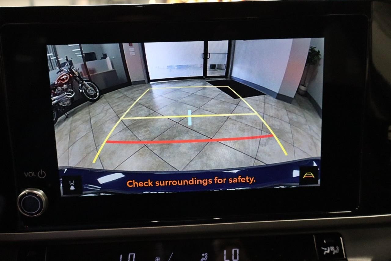 2025 Toyota Camry LE photo 14