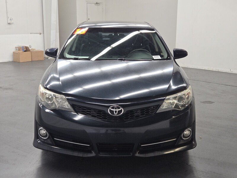 2013 Toyota Camry SE photo 5