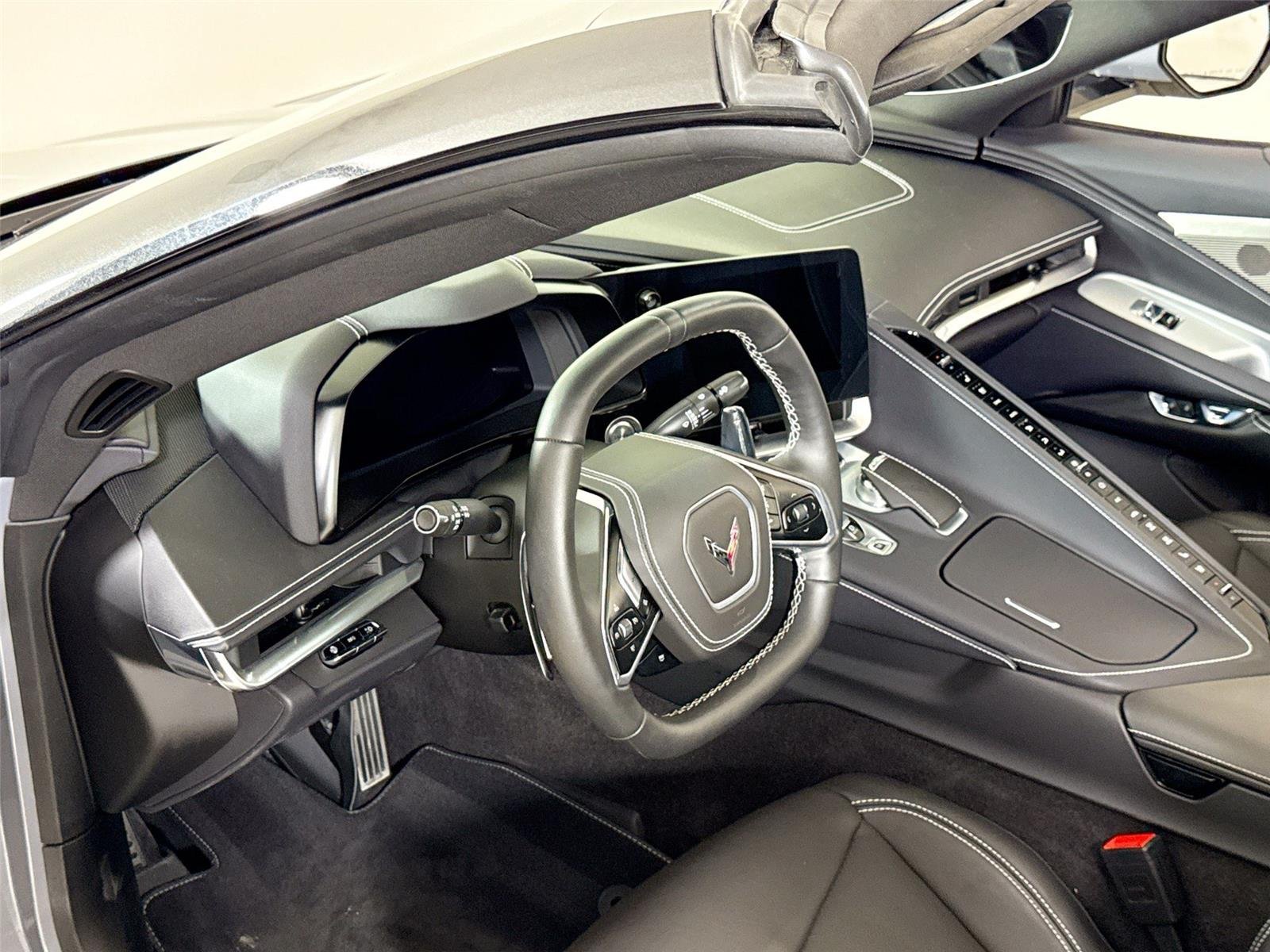 2025 Chevrolet Corvette 2LT photo 13