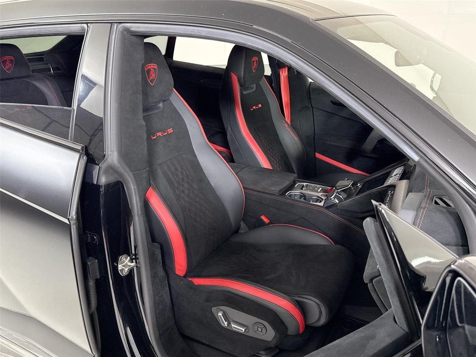 2023 Lamborghini Urus Performante photo 27
