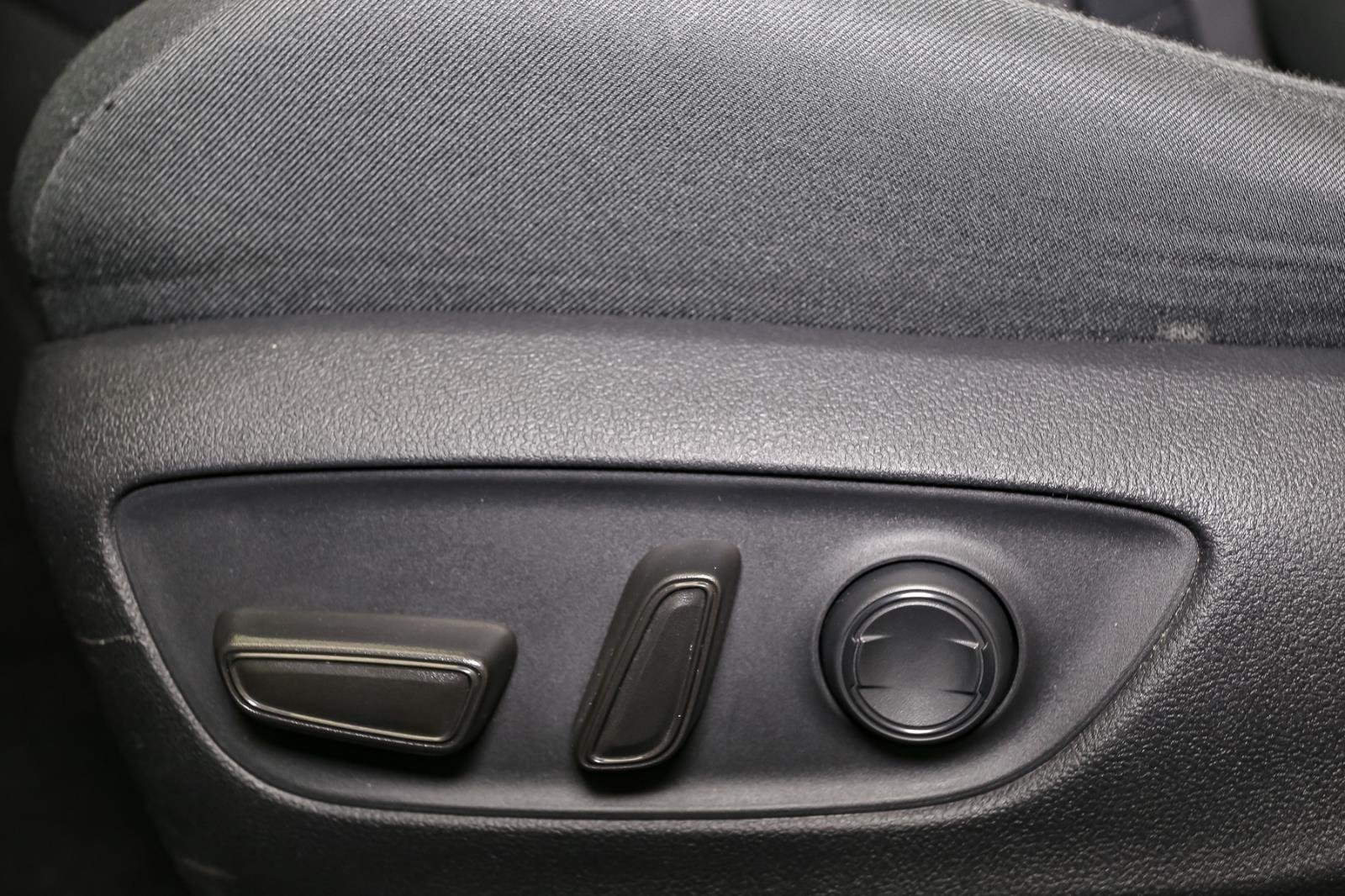 2022 Toyota RAV4 XLE photo 35
