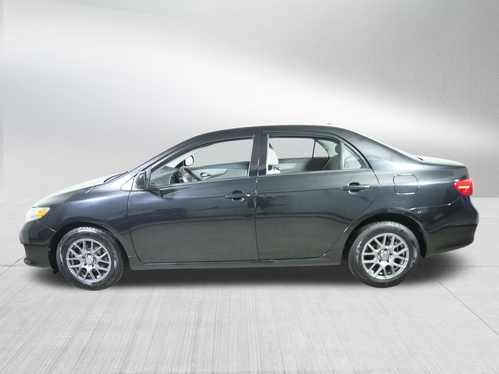 2010 Toyota Corolla LE photo 3