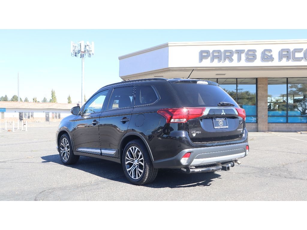 2016 Mitsubishi Outlander ES photo 4