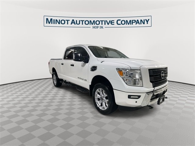 2023 Nissan Titan SV photo 2