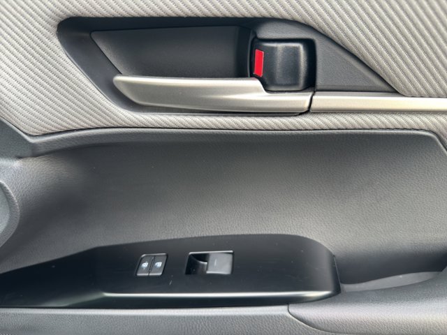 2025 Toyota Camry SE photo 17