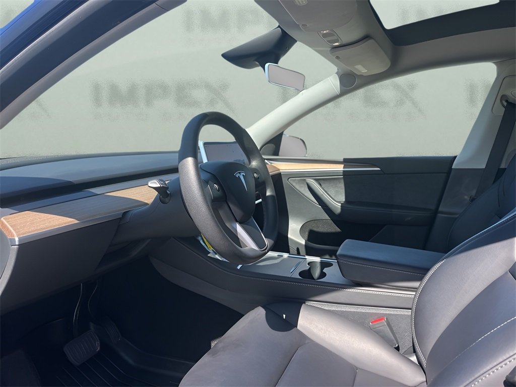 2024 Tesla Model Y Standard Range photo 9