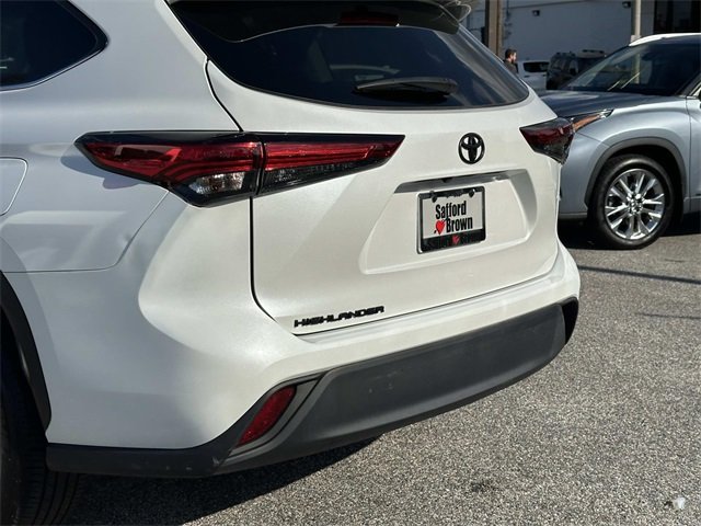 2023 Toyota Highlander L photo 7