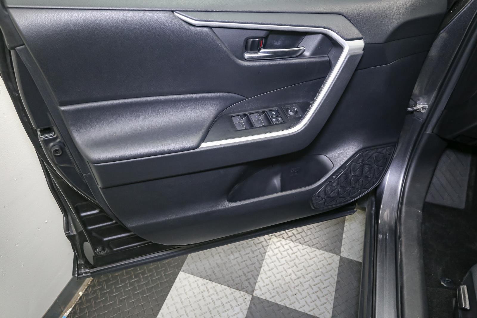 2022 Toyota RAV4 XLE photo 33