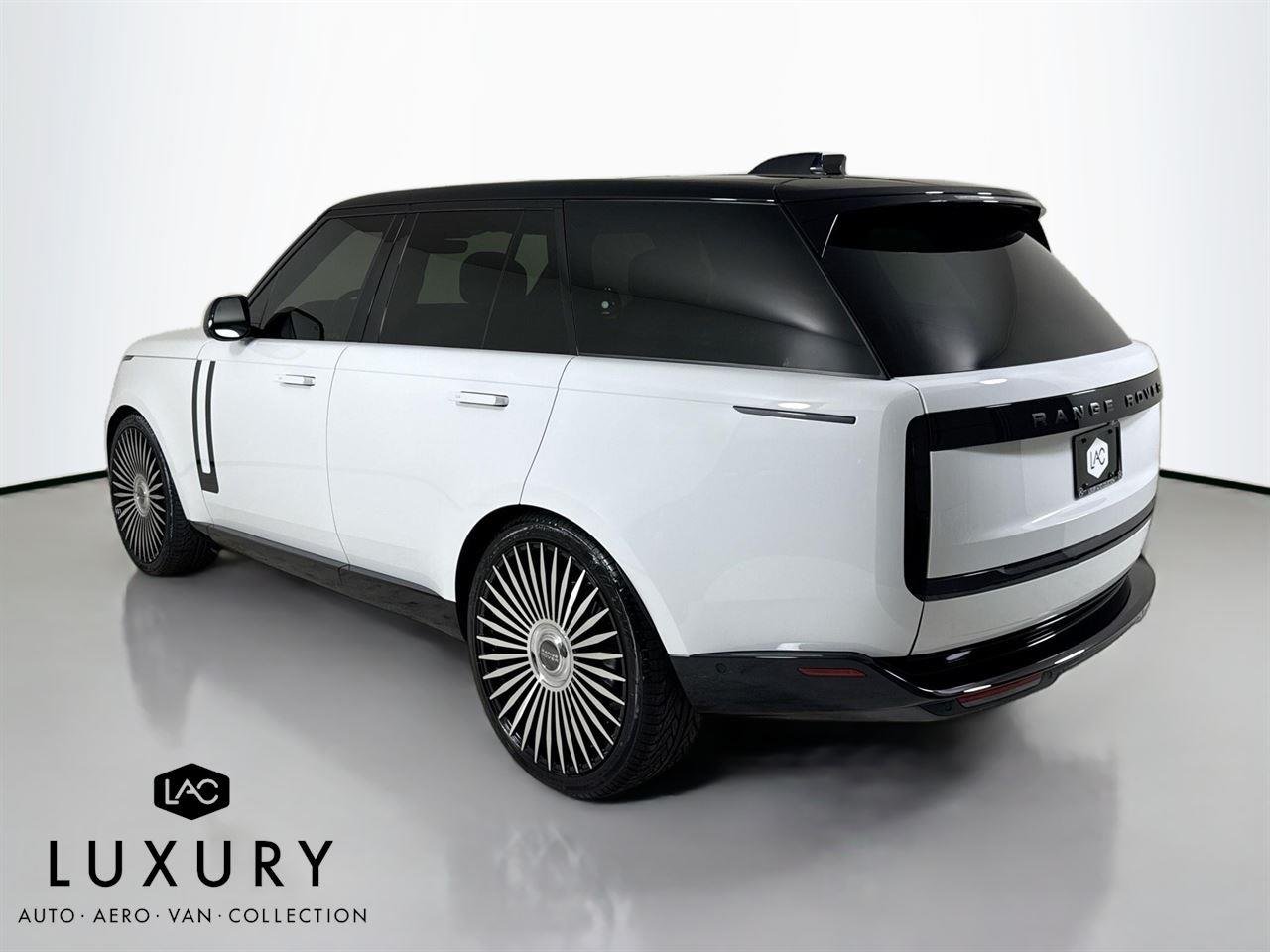 2023 Land Rover Range Rover SE photo 6