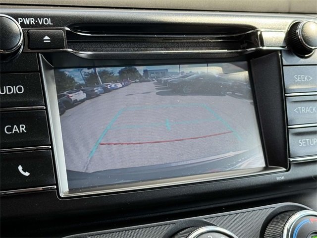 2017 Toyota RAV4 LE photo 3