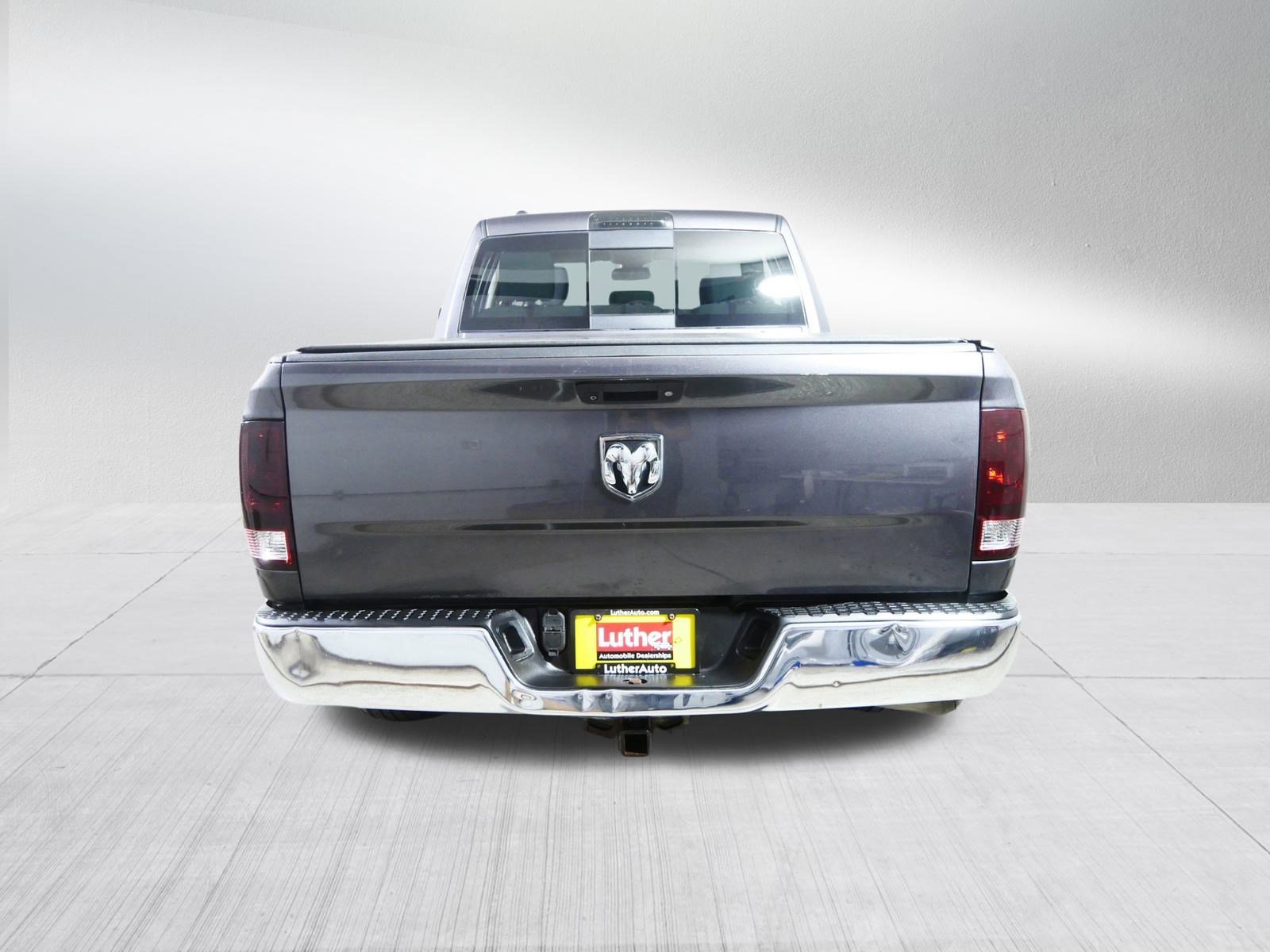 2016 Ram 1500 SLT photo 6