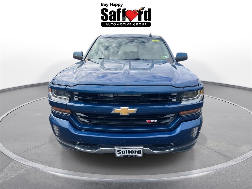 2017 Chevrolet Silverado 1500 LT photo 2