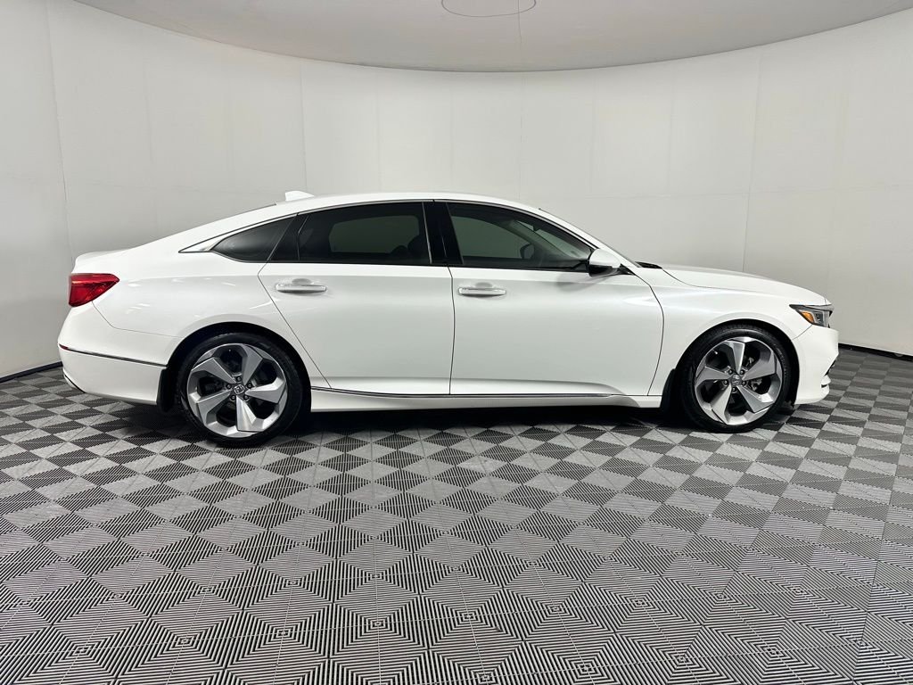 2018 Honda Accord Touring 2.0T photo 3