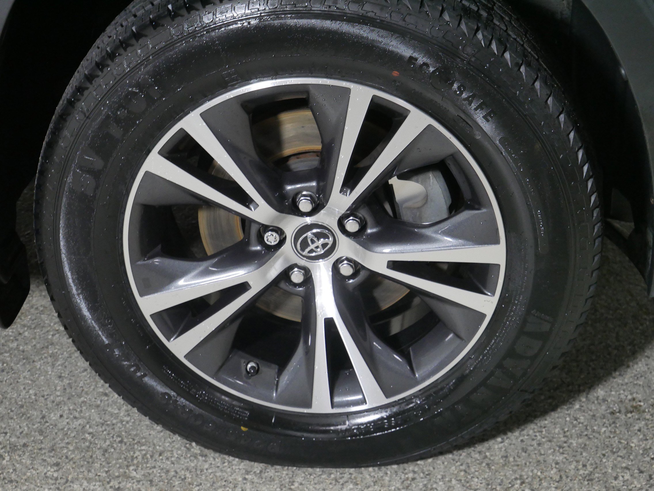 2019 Toyota Highlander LE photo 13
