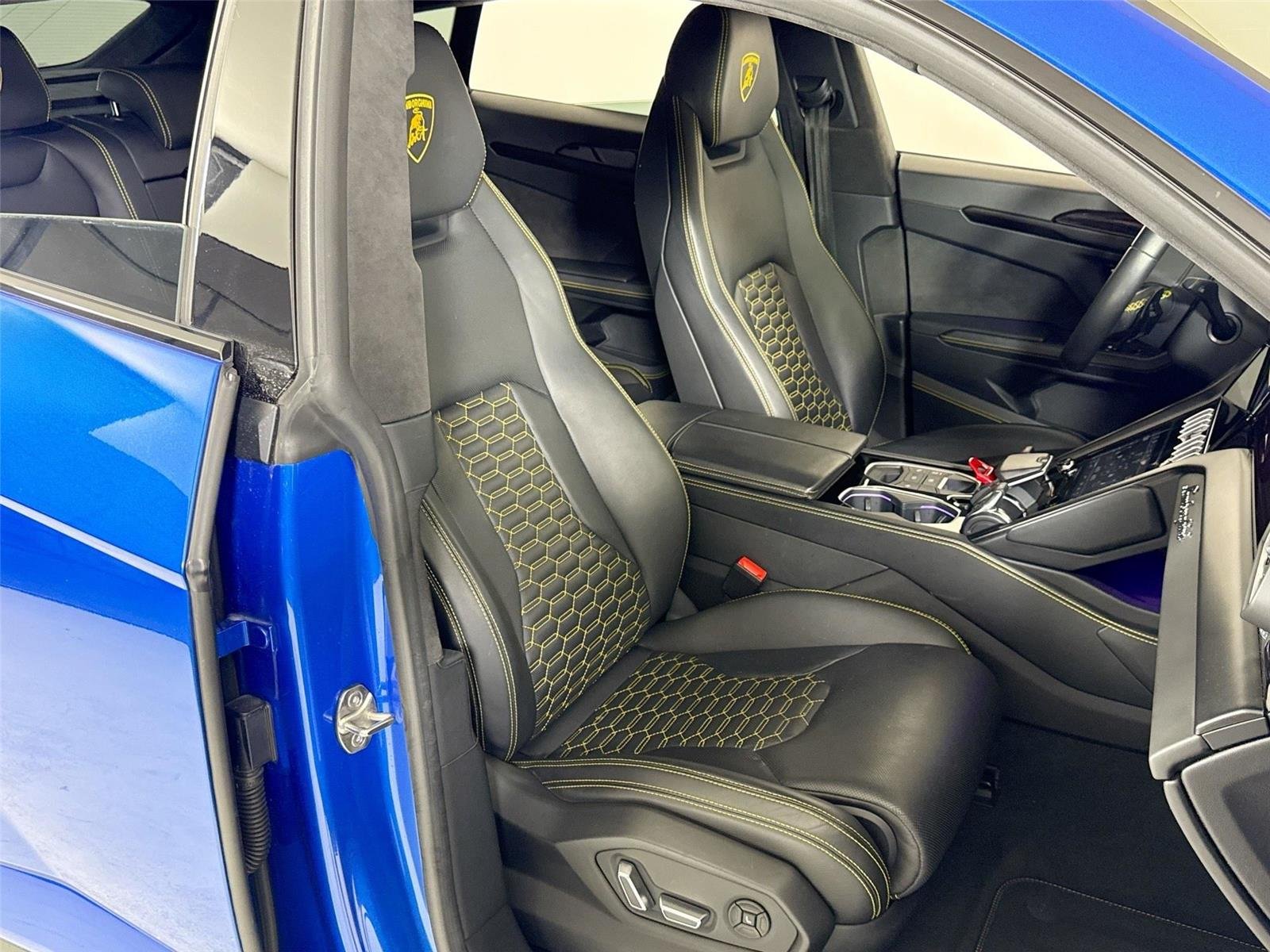 2022 Lamborghini Urus photo 26