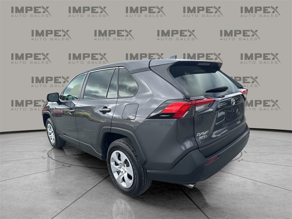 2024 Toyota RAV4 LE photo 2