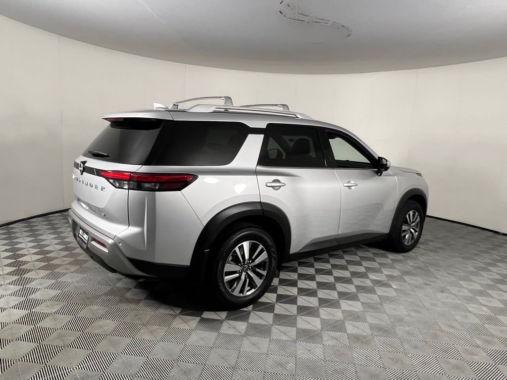 2022 Nissan Pathfinder SL photo 3