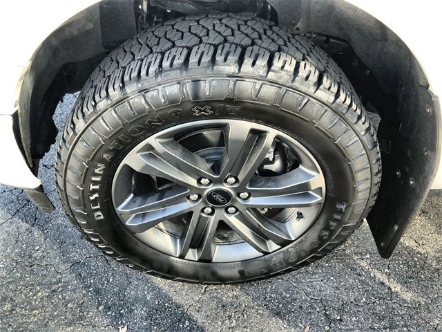 2023 Ford F-150 Lariat photo 2