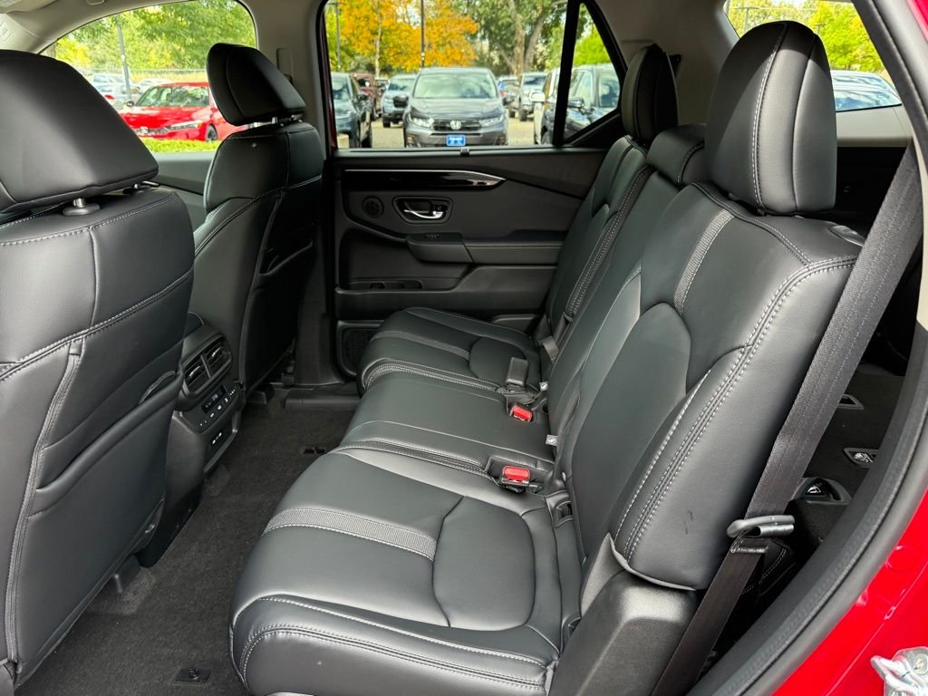 2025 Honda Pilot Touring photo 11