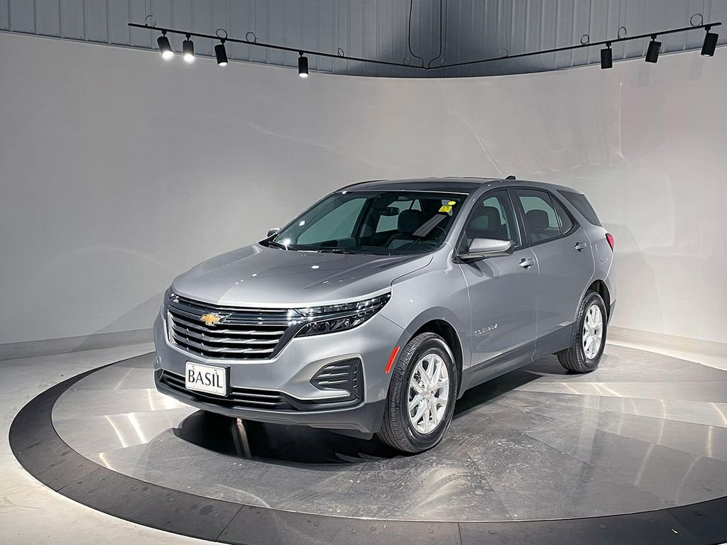2023 Chevrolet Equinox LS photo 3