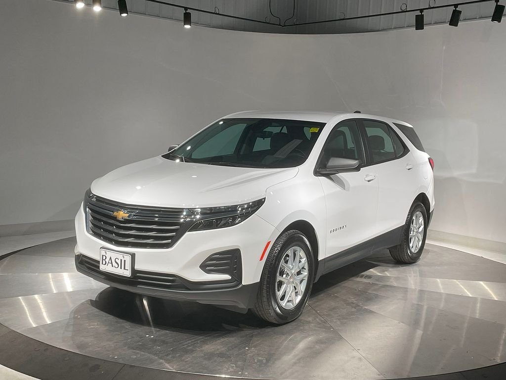 2023 Chevrolet Equinox LS photo 3