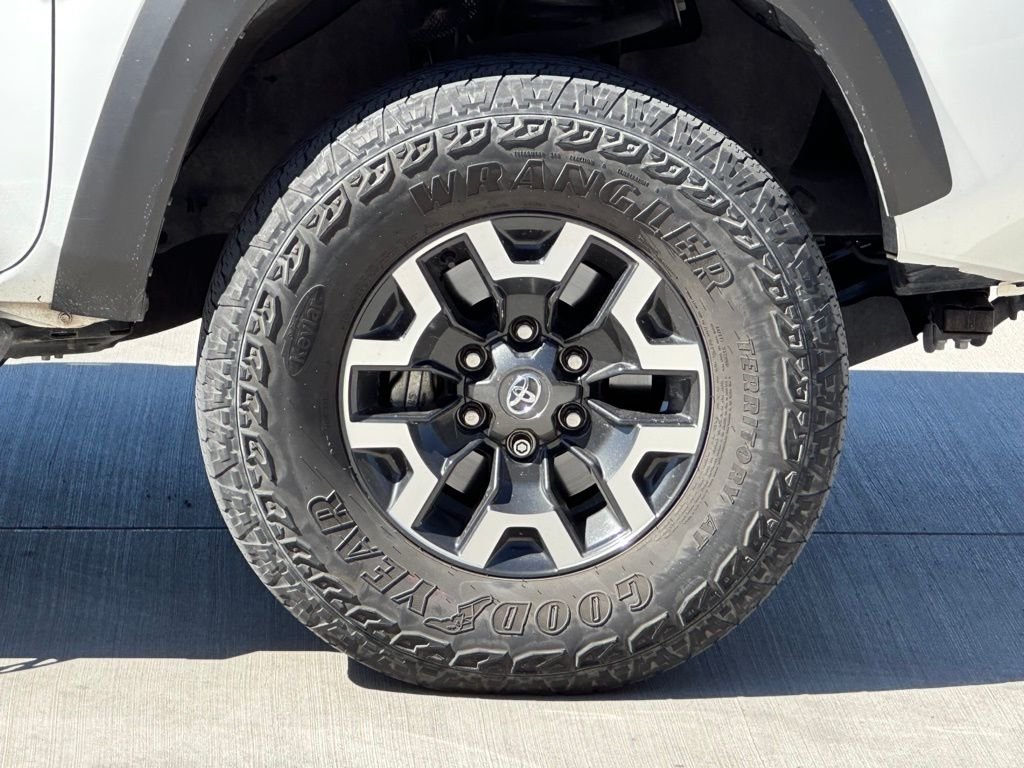 2023 Toyota Tacoma Off-Road TRD photo 4