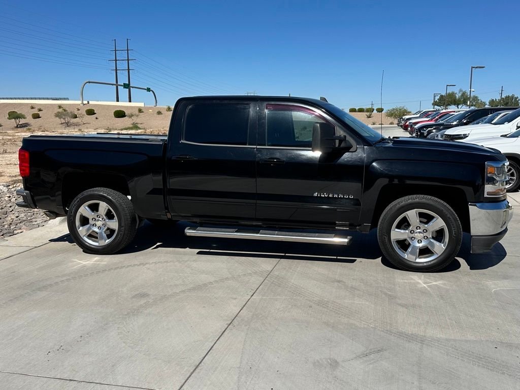 2017 Chevrolet Silverado 1500 LT photo 2