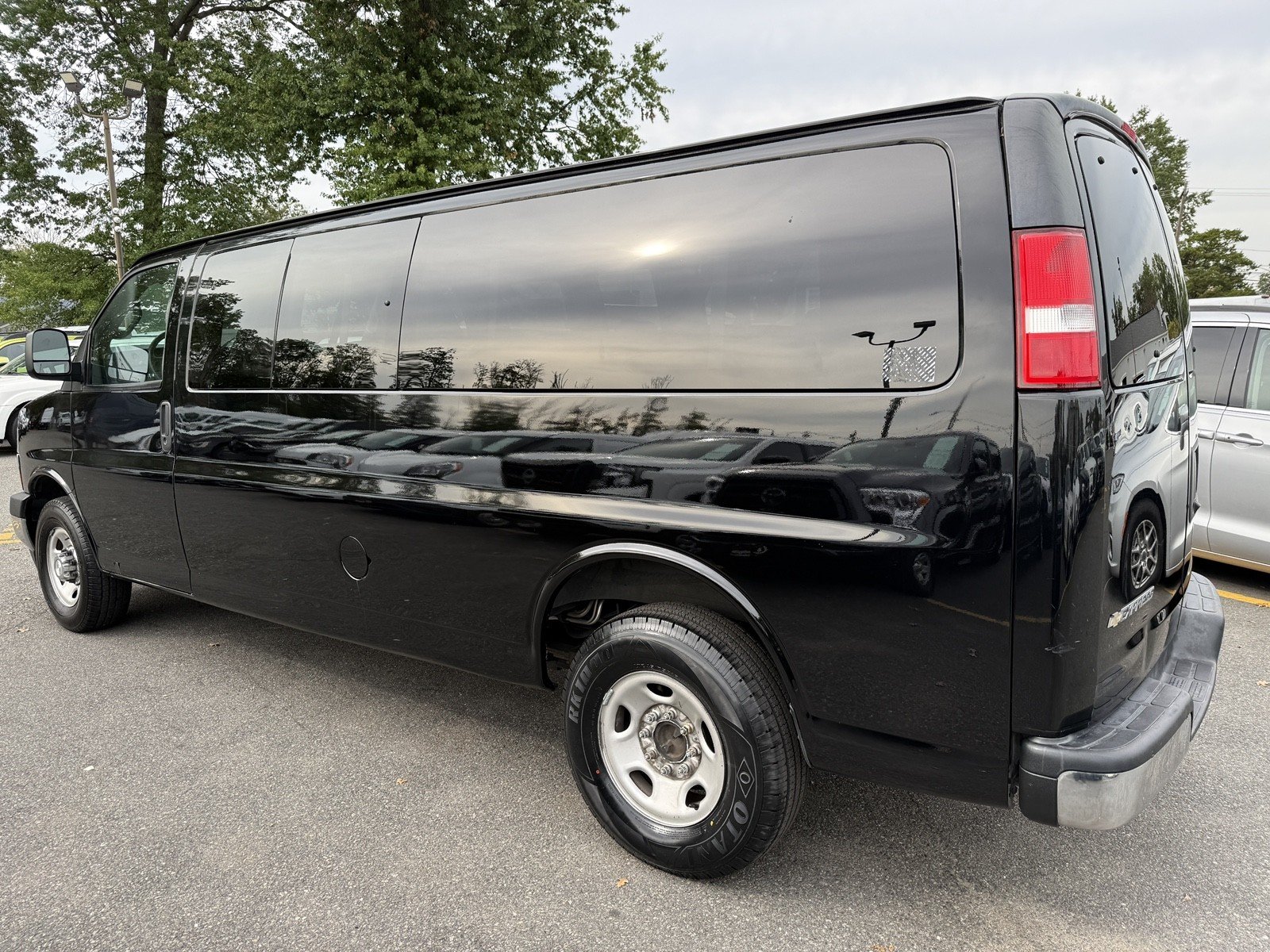 2020 Chevrolet Express Passenger LT 3500 photo 4