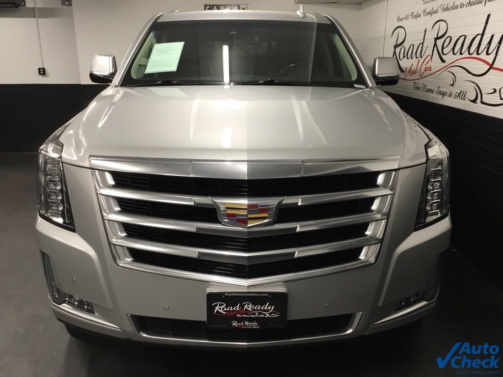 2017 Cadillac Escalade Luxury photo 4