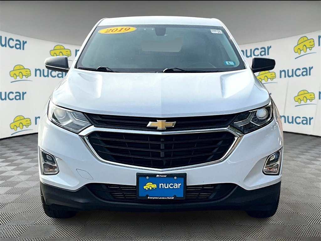 2019 Chevrolet Equinox LS photo 2