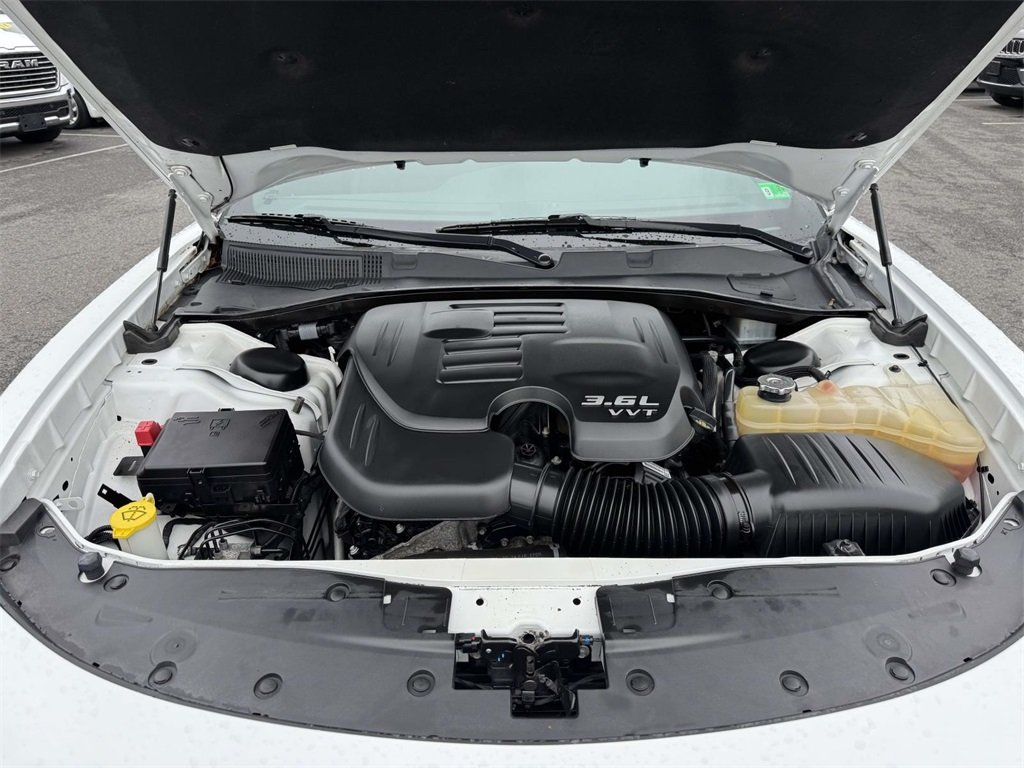 2019 Dodge Charger SXT photo 12