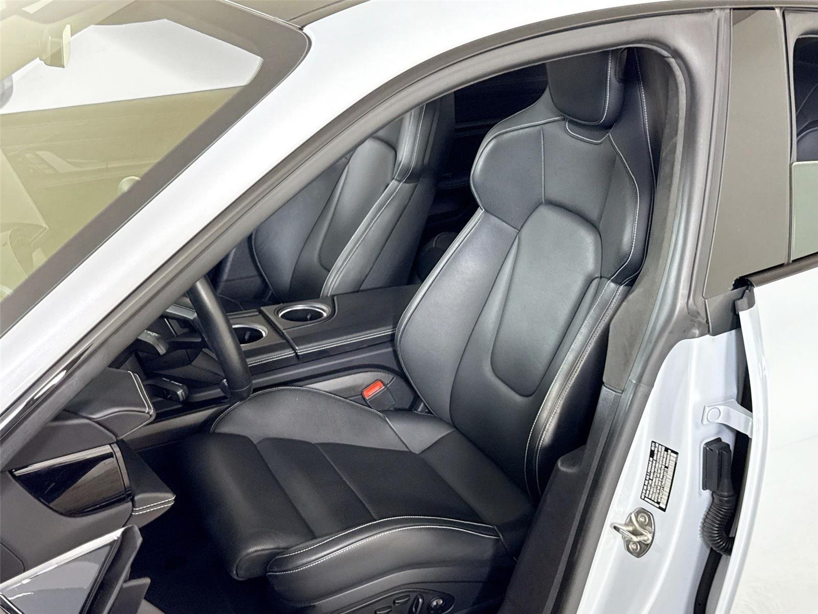 2021 Porsche Taycan Turbo S photo 10
