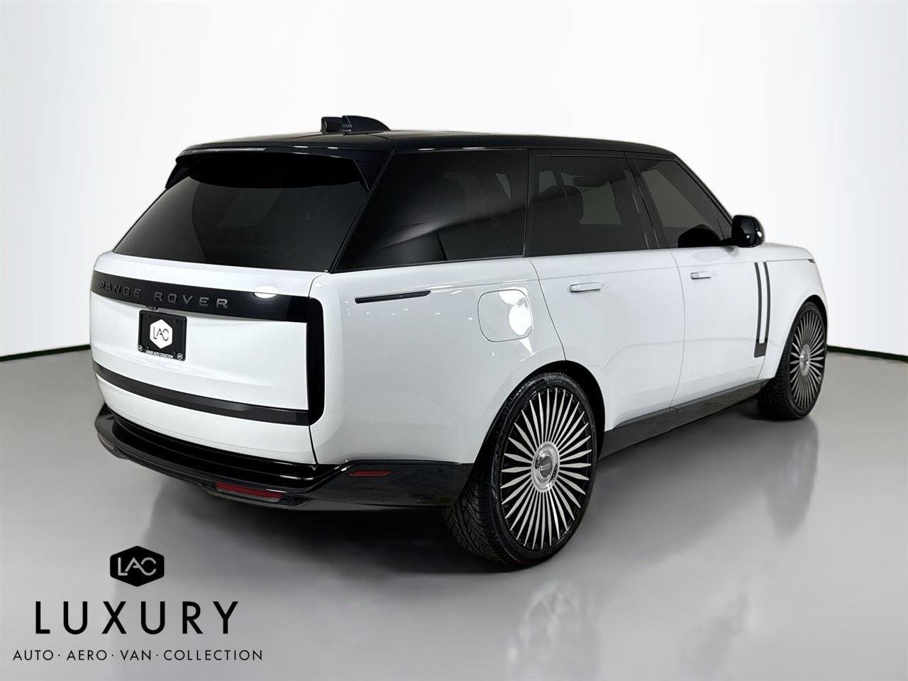 2023 Land Rover Range Rover SE photo 4