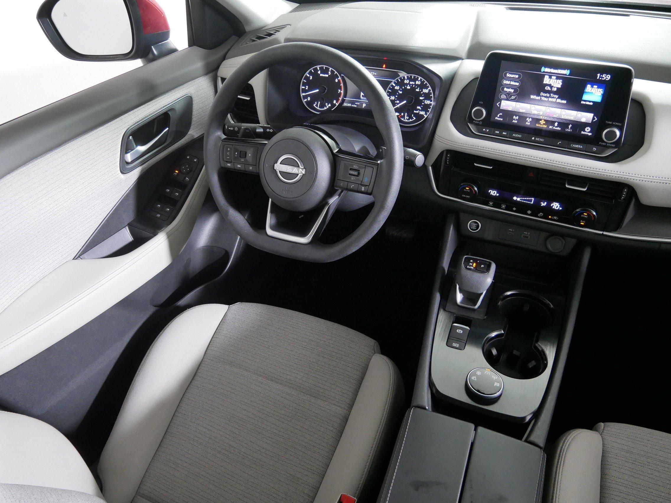 2023 Nissan Rogue SV photo 9