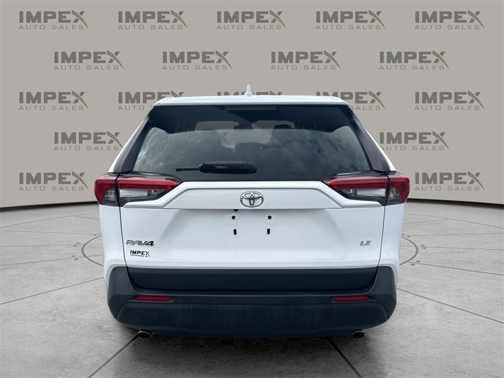 2024 Toyota RAV4 LE photo 4