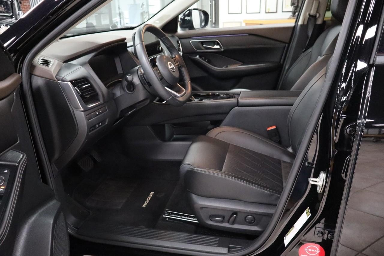2023 Nissan Rogue Platinum photo 10
