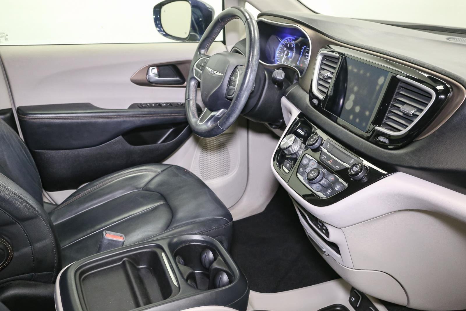 2017 Chrysler Pacifica Touring L photo 15
