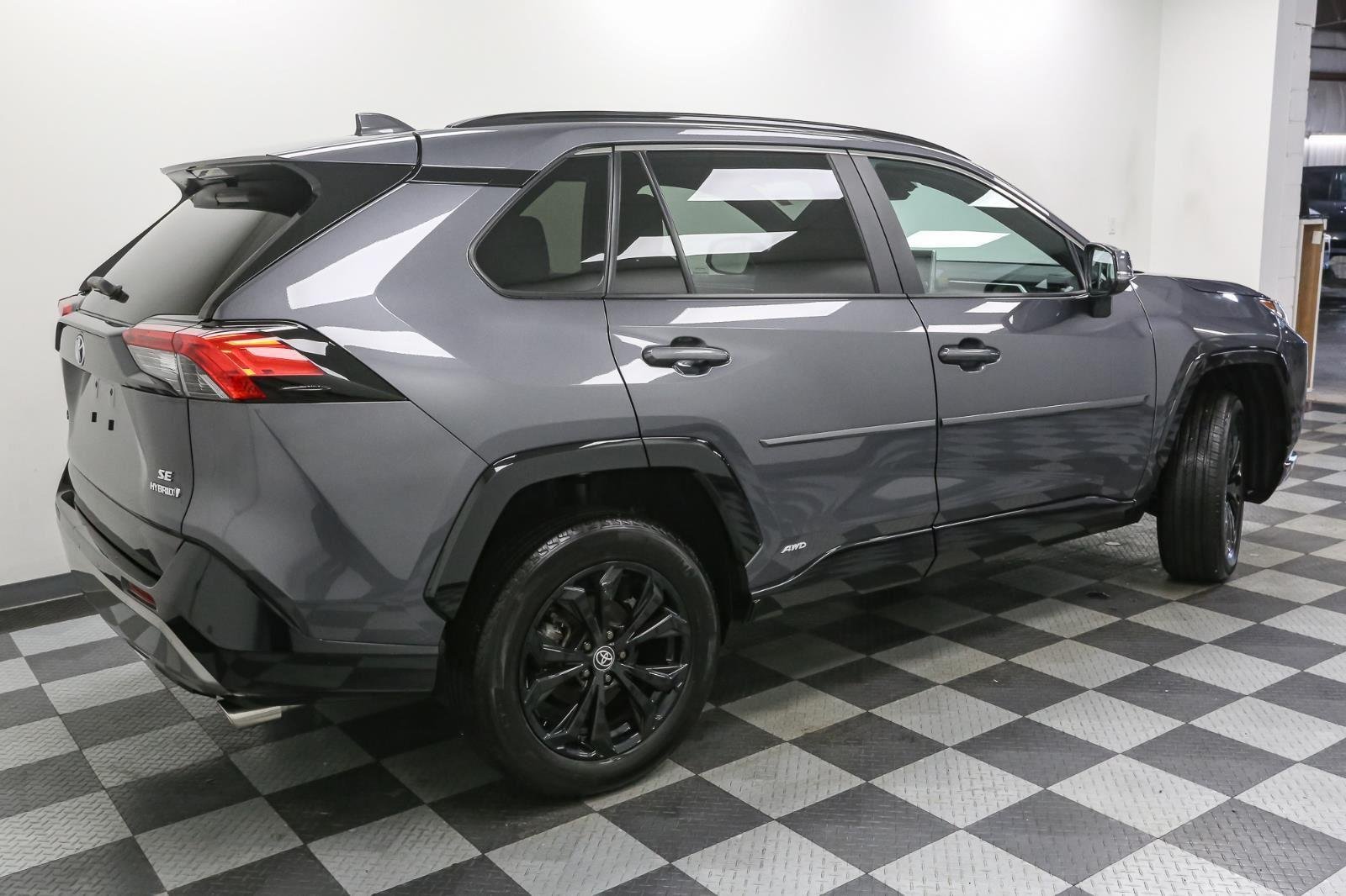 2022 Toyota RAV4 Hybrid SE photo 8
