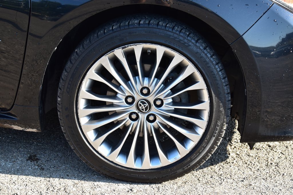 2018 Toyota Avalon Limited photo 2