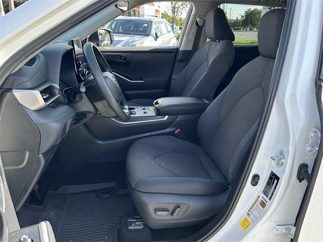2023 Toyota Highlander L photo 13